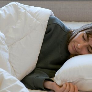 Washable Wool Comforter_Model_45th St Bedding