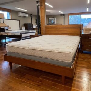 Tisch Live Edge Bed Queen-Berry Brown_1000x1000