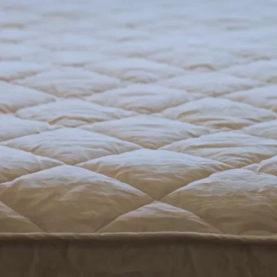 Washable-wool-mattress-pad-close-up-piping-detail_45th-st-bedding